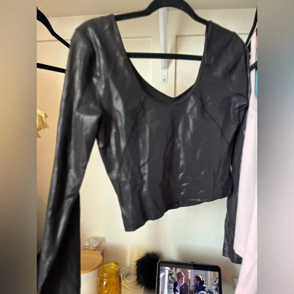 lululemon athletica Black Long Sleeve Crop Top - Picture 3 of 5